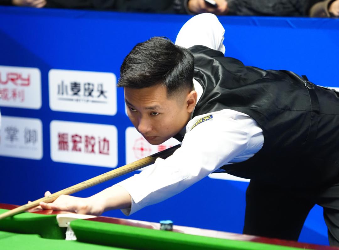 他不仅庆祝 他不仅庆祝